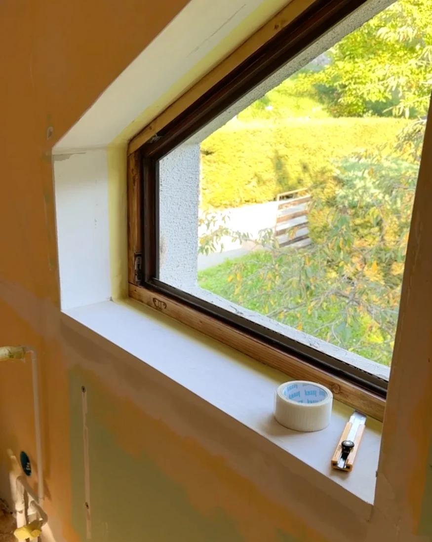Window sill in concrete