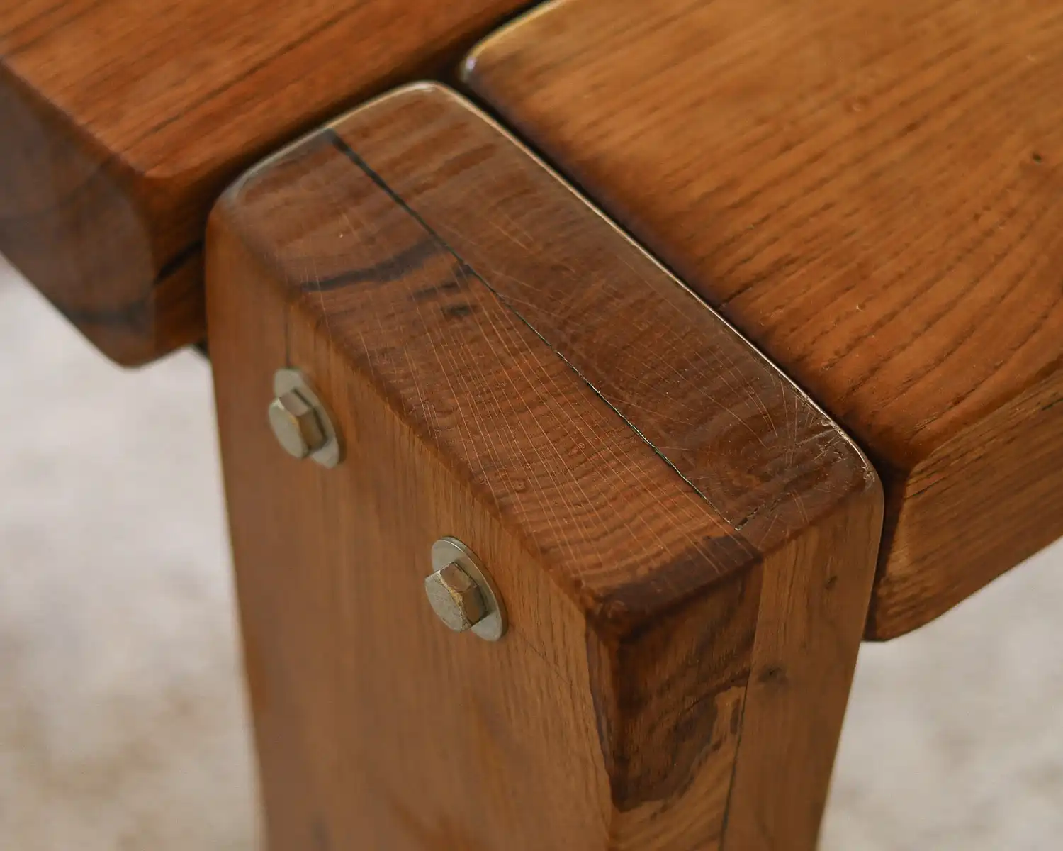 Oak table detail