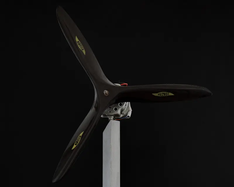 Carbon fiber propeller